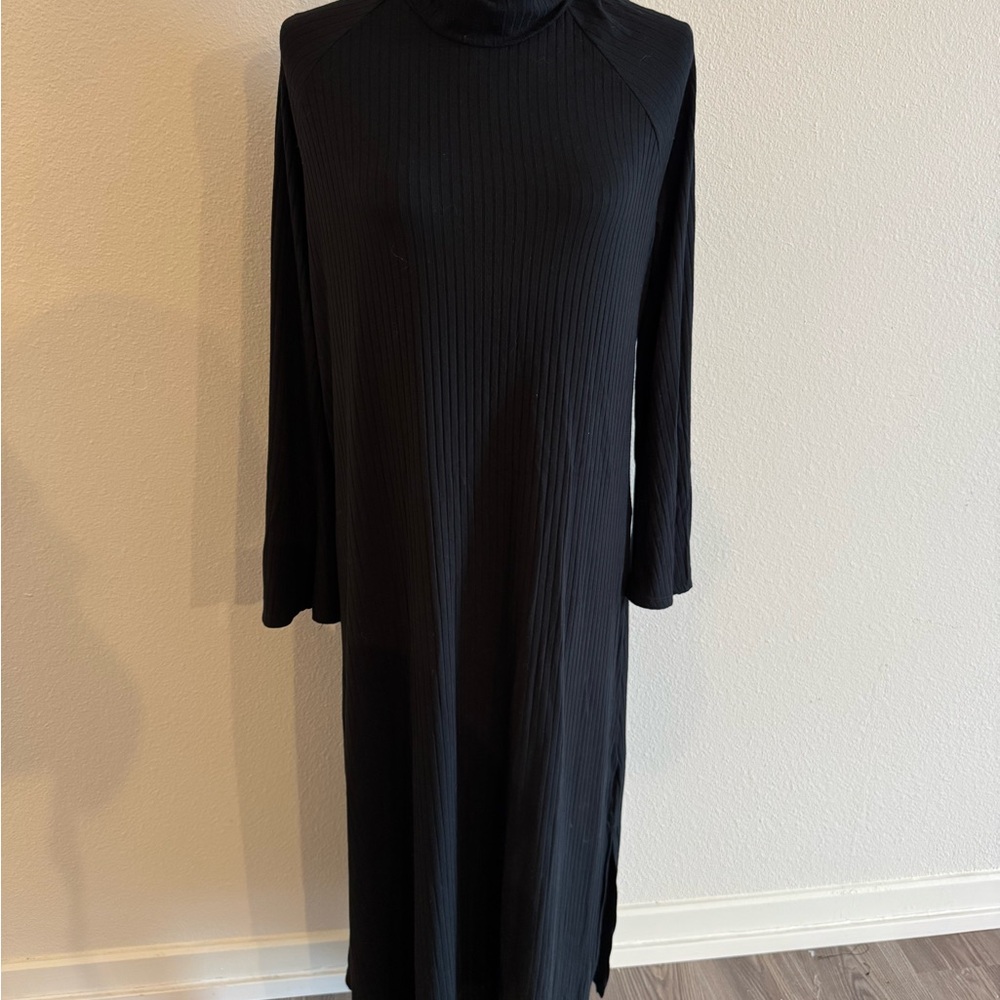Elegant Black Ribbed Dress